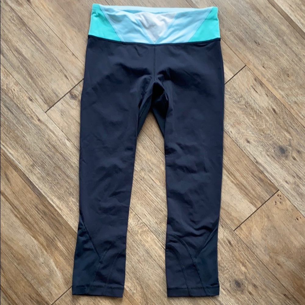 Lululemon size 4 black crop leggings